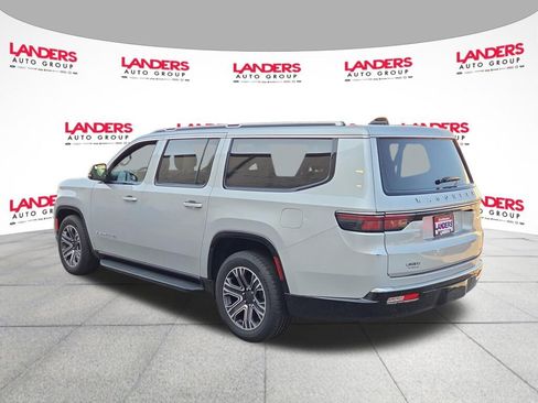 Used 2024 Jeep Wagoneer L Series II w/ Flexible Seating Group RWD image 5