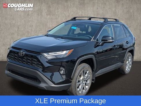 Used 2022 Toyota RAV4 XLE Premium AWD/4WD image 4