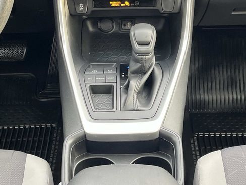 Used 2019 Toyota RAV4 XLE w/ Phone Cable & Charge Package image 17