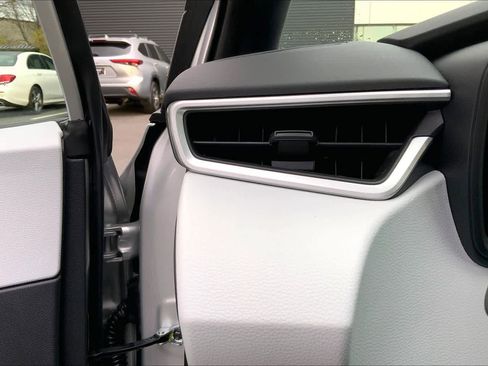 New 2026 Toyota Corolla SE image 18