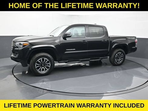 Used 2021 Toyota Tacoma TRD Sport w/ TRD Premium Sport Package AWD/4WD image 3