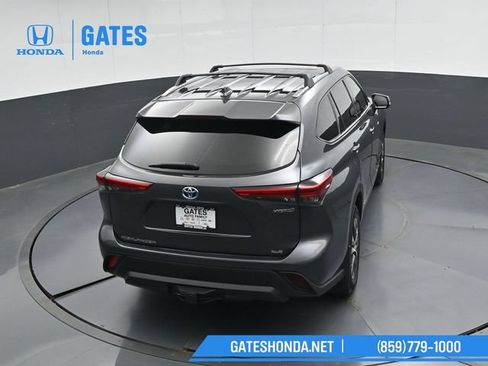 Used 2020 Toyota Highlander XLE AWD/4WD image 47