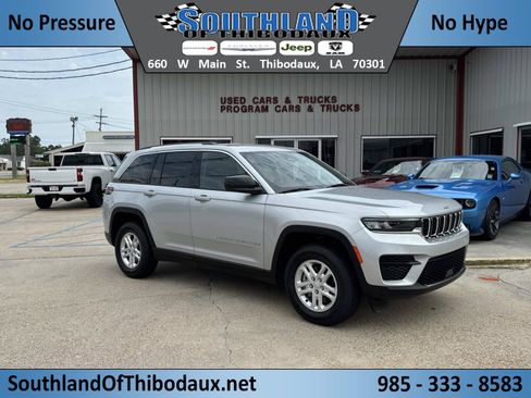 Used 2024 Jeep Grand Cherokee Laredo RWD image 1
