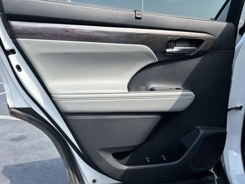 New 2026 Toyota Highlander Limited AWD/4WD image 17