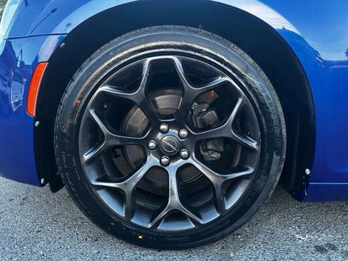 Used 2019 Chrysler 300 S image 24