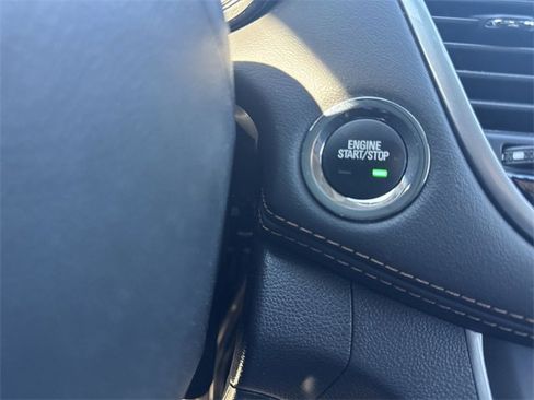 Used 2022 Chevrolet Trax LT w/ LT Convenience Package image 16