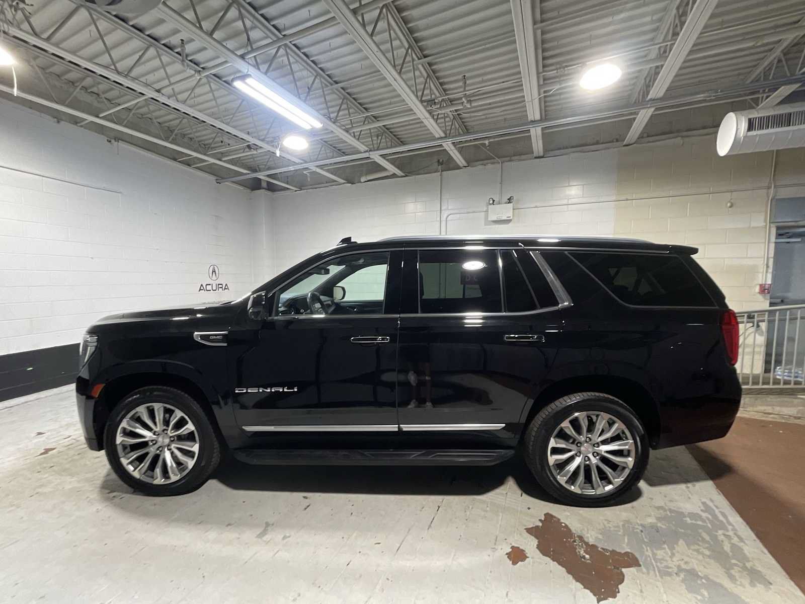 Used 2021 GMC Yukon Denali AWD/4WD image 3