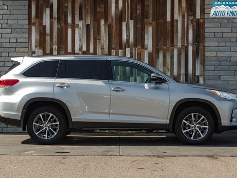 Used 2019 Toyota Highlander XLE AWD/4WD image 8