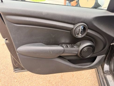 Used 2017 MINI Cooper 4-Door Hardtop image 9