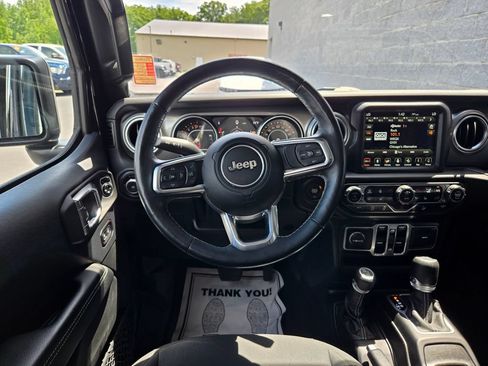 Used 2018 Jeep Wrangler Unlimited Sahara AWD/4WD image 32