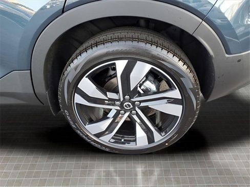 New 2026 Volvo XC40 B5 Plus w/ Protection Package Premier image 9