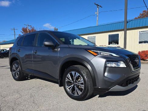 Used 2023 Nissan Rogue SV image 1