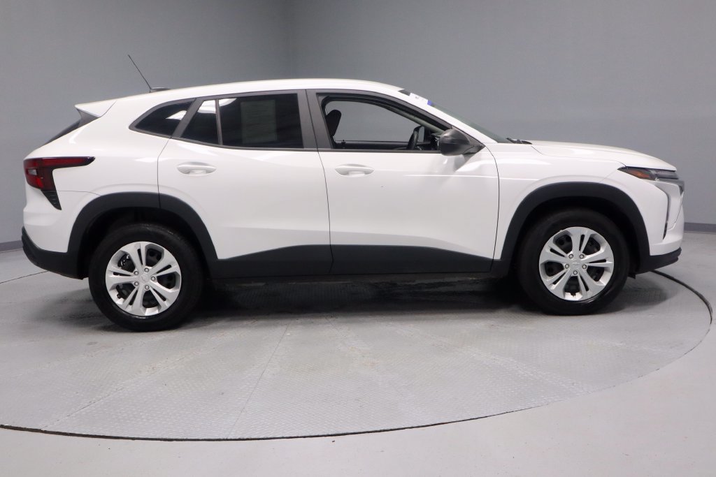 Used 2025 Chevrolet Trax LS FWD image 5