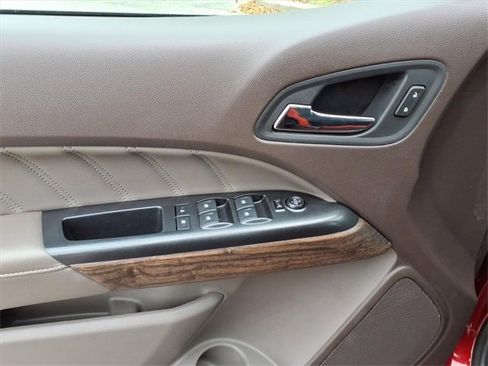 Used 2022 GMC Canyon Denali image 3