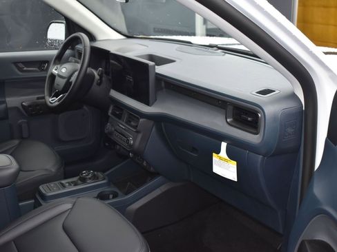 New 2025 Ford Maverick Lariat w/ Black Appearance Package image 14