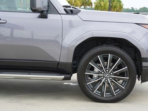 Used 2024 Lexus GX 550 w/ Cold Area Package AWD/4WD image 9
