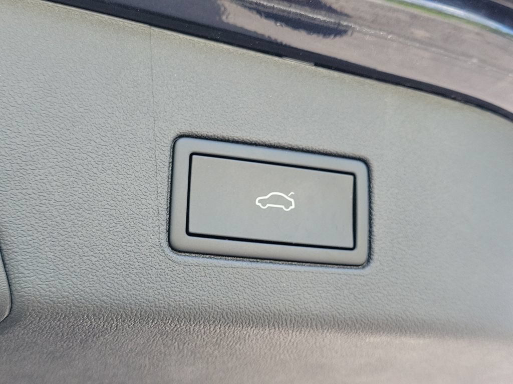 Certified 2025 Volkswagen ID.4 Pro S AWD/4WD image 8