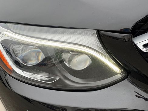 Used 2017 Mercedes-Benz GLC 300 4MATIC image 11