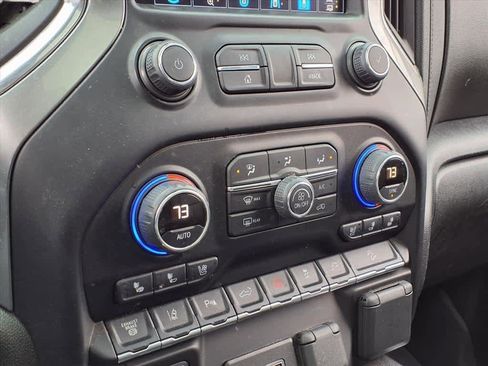 Used 2022 Chevrolet Silverado 2500 LTZ w/ LTZ Premium Package image 18