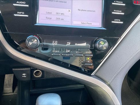 Used 2018 Toyota Camry SE FWD image 32