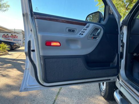 Used 2002 Jeep Grand Cherokee Overland image 10