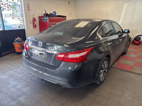 Used 2017 Nissan Altima 2.5 SL w/ 2.5 Technology Package image 5