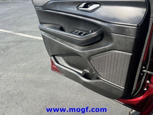 Used 2024 Jeep Grand Cherokee Altitude image 17