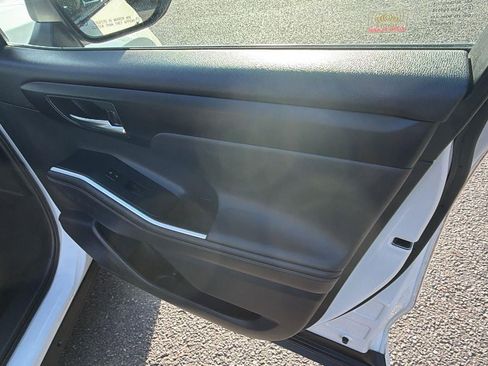 Used 2020 Toyota Highlander XLE image 15