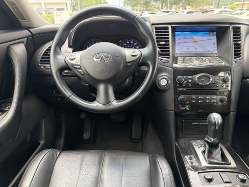 Used 2017 INFINITI QX70 2WD w/ Premium Package image 2