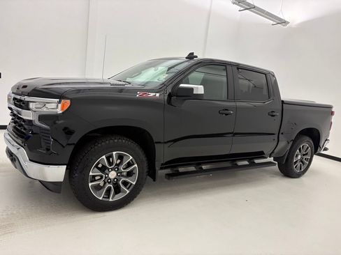 Used 2025 Chevrolet Silverado 1500 LT AWD/4WD image 17