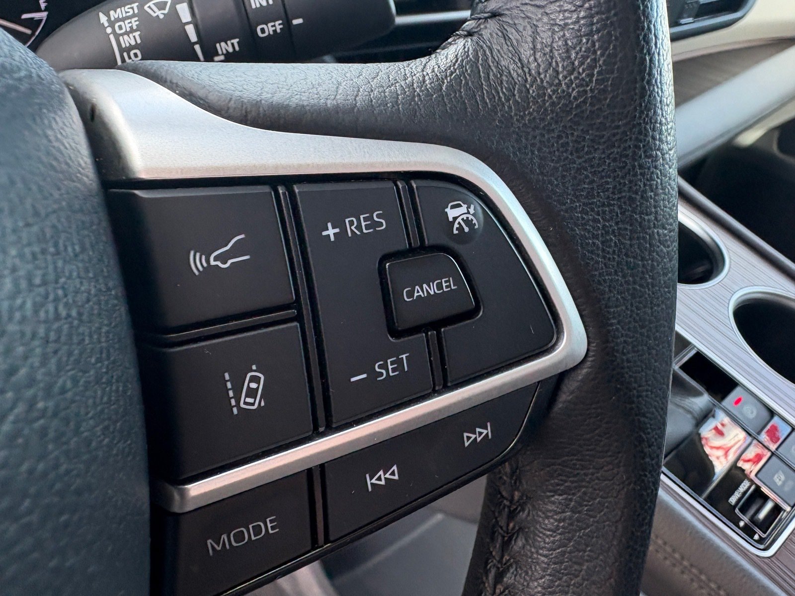 Used 2023 Toyota Sienna XLE FWD image 20