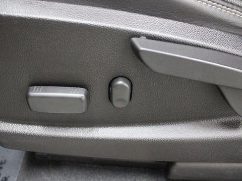 Used 2021 GMC Canyon Denali image 13