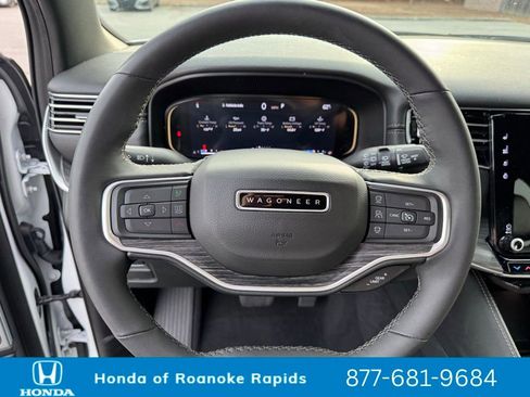 Used 2024 Jeep Wagoneer L Series II image 12