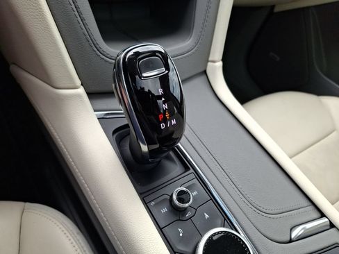 Used 2024 Cadillac XT6 Premium Luxury w/ LPO, Floor Liner Package AWD/4WD image 19