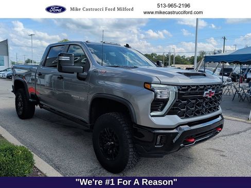 Used 2025 Chevrolet Silverado 2500 ZR2 w/ Technology Package AWD/4WD image 3