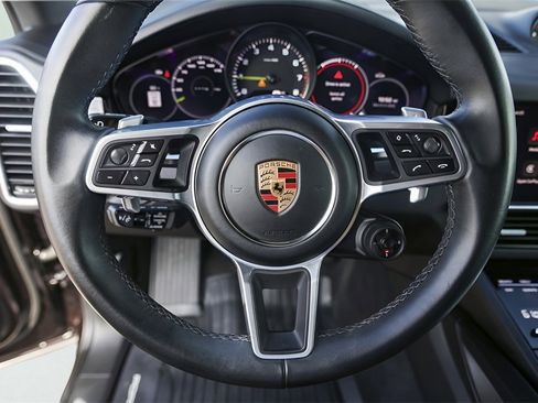 Used 2022 Porsche Cayenne Platinum Edition image 14