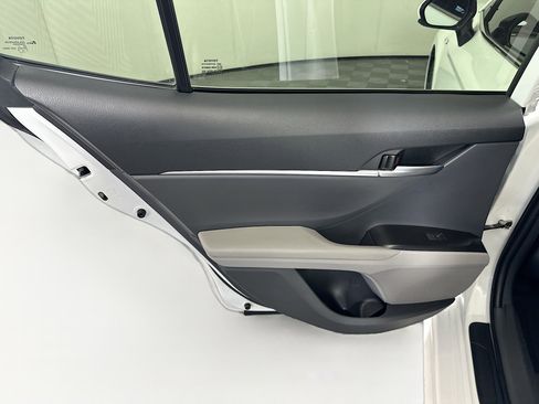Used 2021 Toyota Camry SE FWD image 25