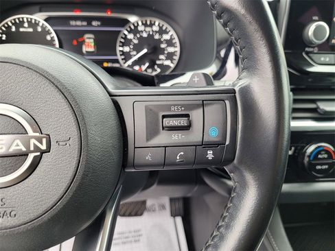 Used 2024 Nissan Pathfinder SV image 23