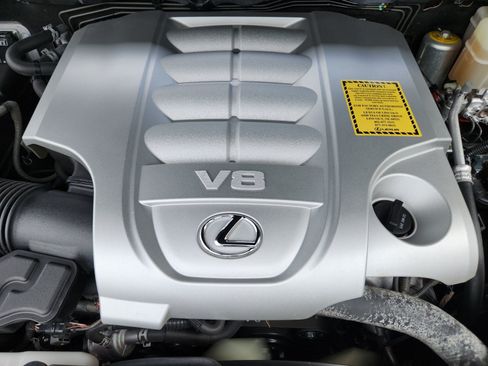 Used 2017 Lexus LX 570 4WD w/ Luxury Package image 21