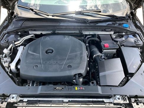 Used 2020 Volvo S60 T5 Momentum FWD image 11