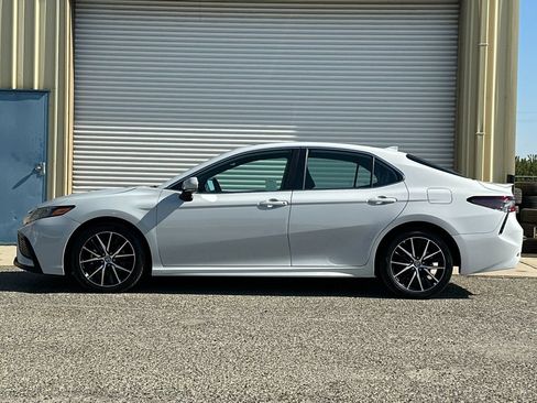 Used 2024 Toyota Camry SE FWD image 7