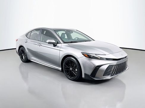 Certified 2025 Toyota Camry SE FWD image 3