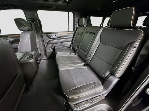 Used 2022 Chevrolet Suburban Premier image 25