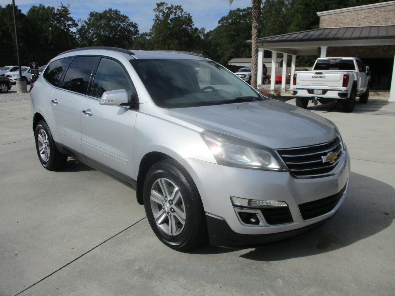 Used 2016 Chevrolet Traverse LT FWD image 2