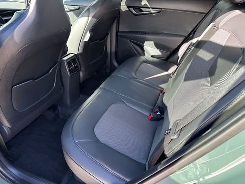 Used 2024 Kia Niro EX Touring image 15