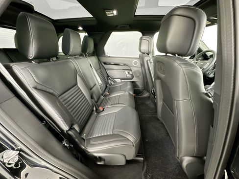 Certified 2025 Land Rover Discovery S image 25