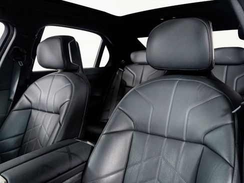 Used 2024 BMW 760i xDrive w/ Executive Package image 3