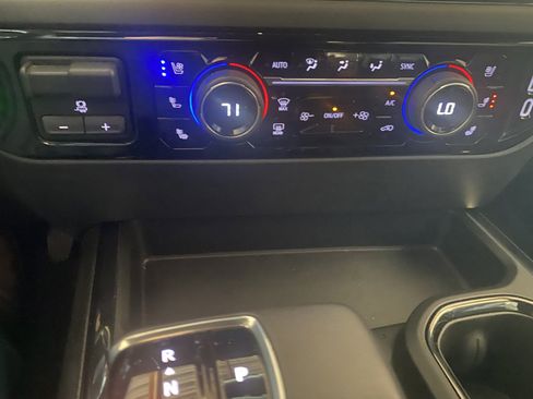 Used 2022 Chevrolet Silverado 1500 ZR2 image 17