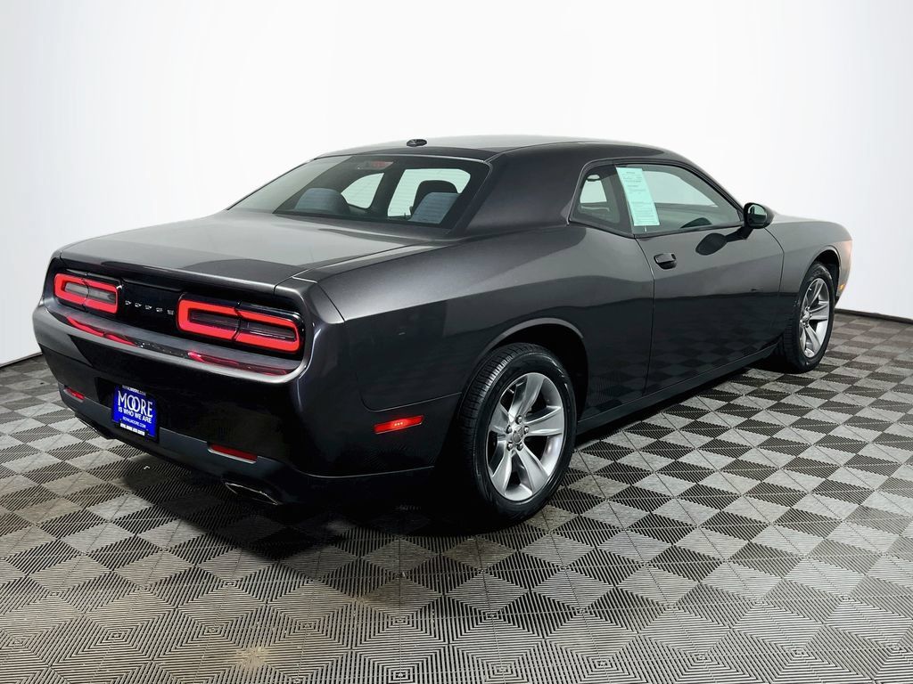 Used 2017 Dodge Challenger SXT RWD image 7