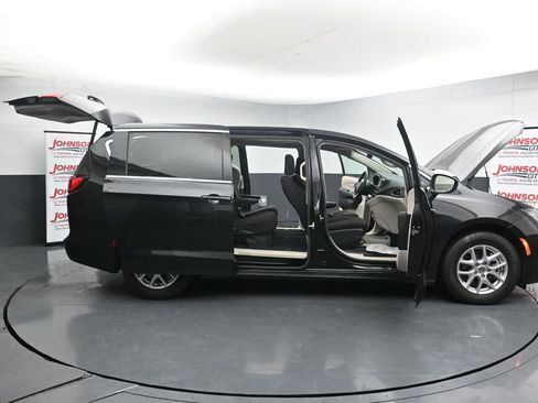 Used 2023 Chrysler Voyager LX FWD image 41